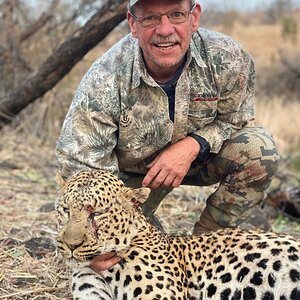 Leopard Hunting Matetsi Zimbabwe