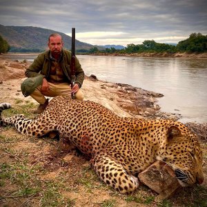 Leopard Hunt Luangwa Valley Zambia