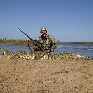 frank berbuir with mozambique croc 2011