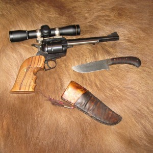 scope sighted ruger super blackhawk 44 mag and nice knife