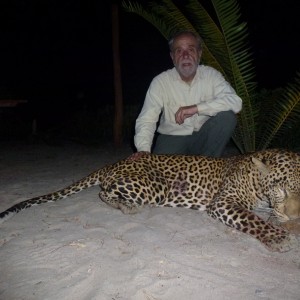 Leopard hunted in Central Africa with Club Faune