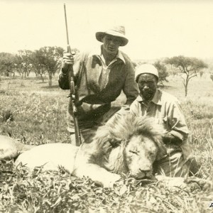 Gary Cooper Lion hunting in Africa 1930s