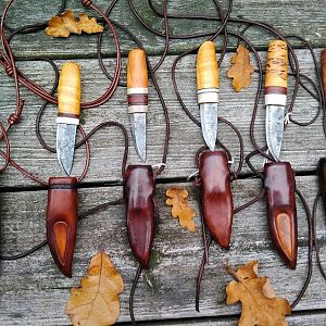Neckers & smaller Knives of Scandinavian type