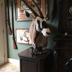 Oryx Pedestal