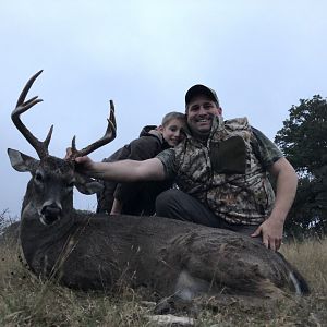 Hunt Whitetail Deer in Texas USA