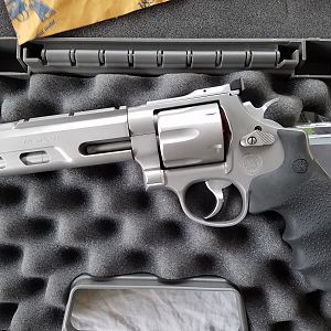 S&W 629 6 44 Mag Revolver