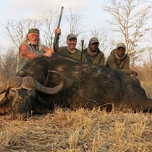 Hunt Cape Buffalo in Zimbabwe