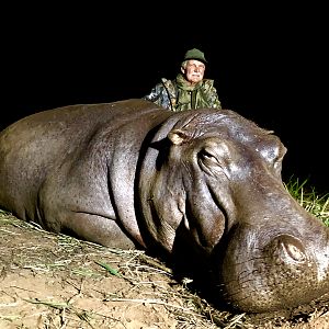 Zimbabwe Hunting Hippo