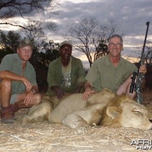 PH Stu Taylor, Tracker Davie and client with a mature Lion