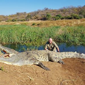 Mozambique Hunt Crocodile