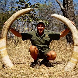 Safari Club International Names Jaco Oosthuizen International Hunter of the Year
