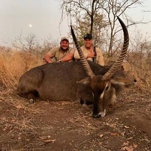 Hunt Waterbuck in Zimbabwe