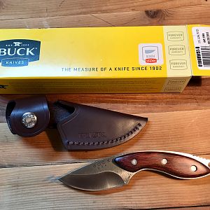 196 Mini Alpha Hunter S30V Buck Knife