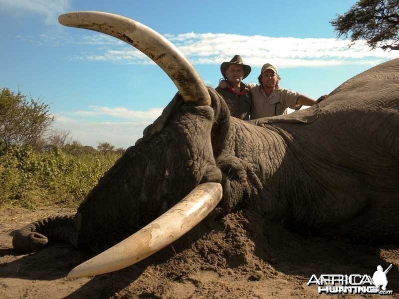 104 pound tusker with Johan Calitz Safaris in Botswana - PH Willy McDonald