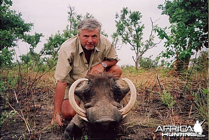 Bela Hidvegi with Warthog hunted in Tanzania