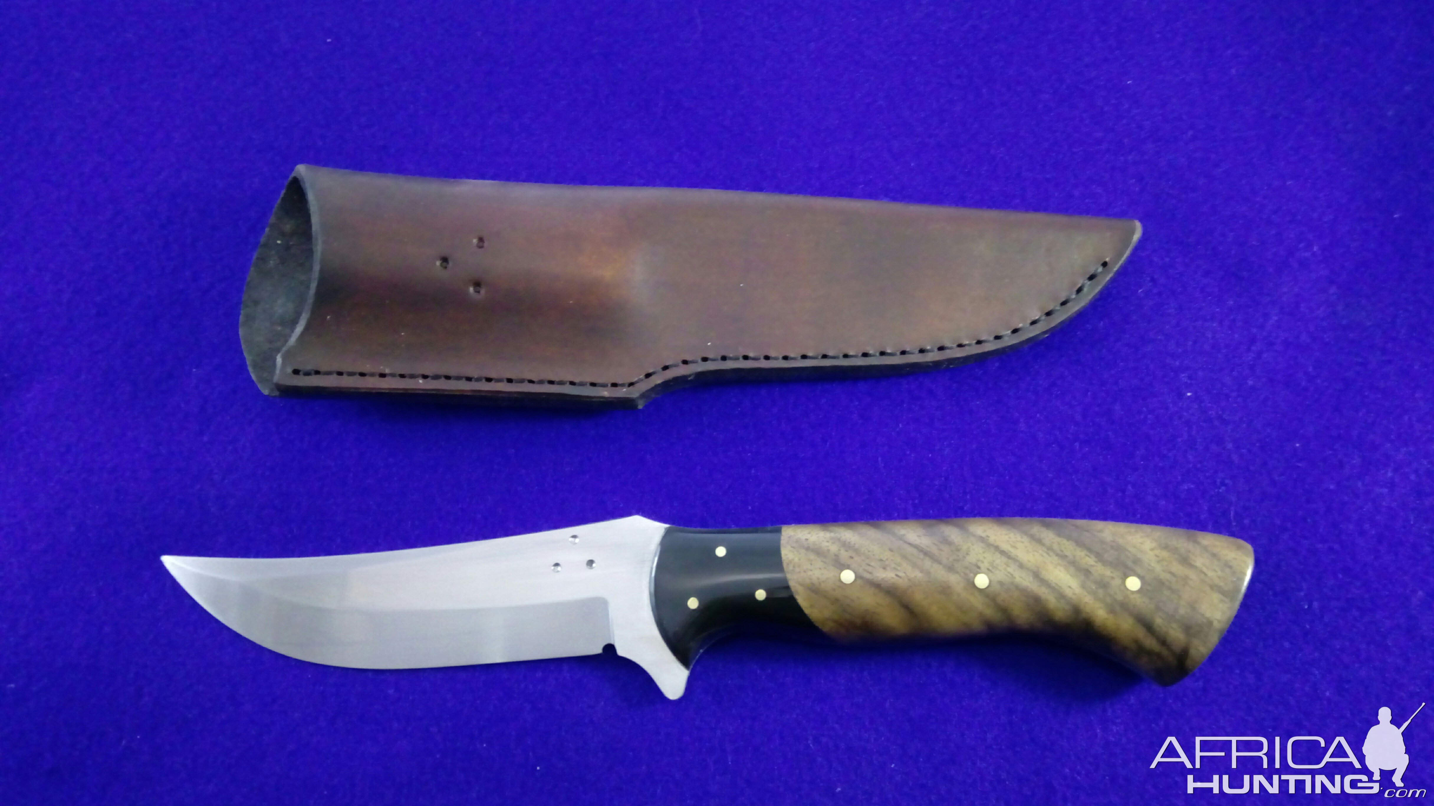 Buffalo Skinner Knife with Buffalo Horn and Walnut