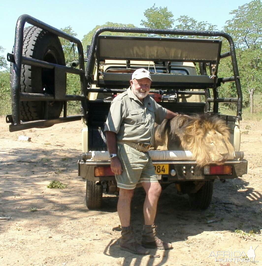 Hnting Lion in Zimbabwe