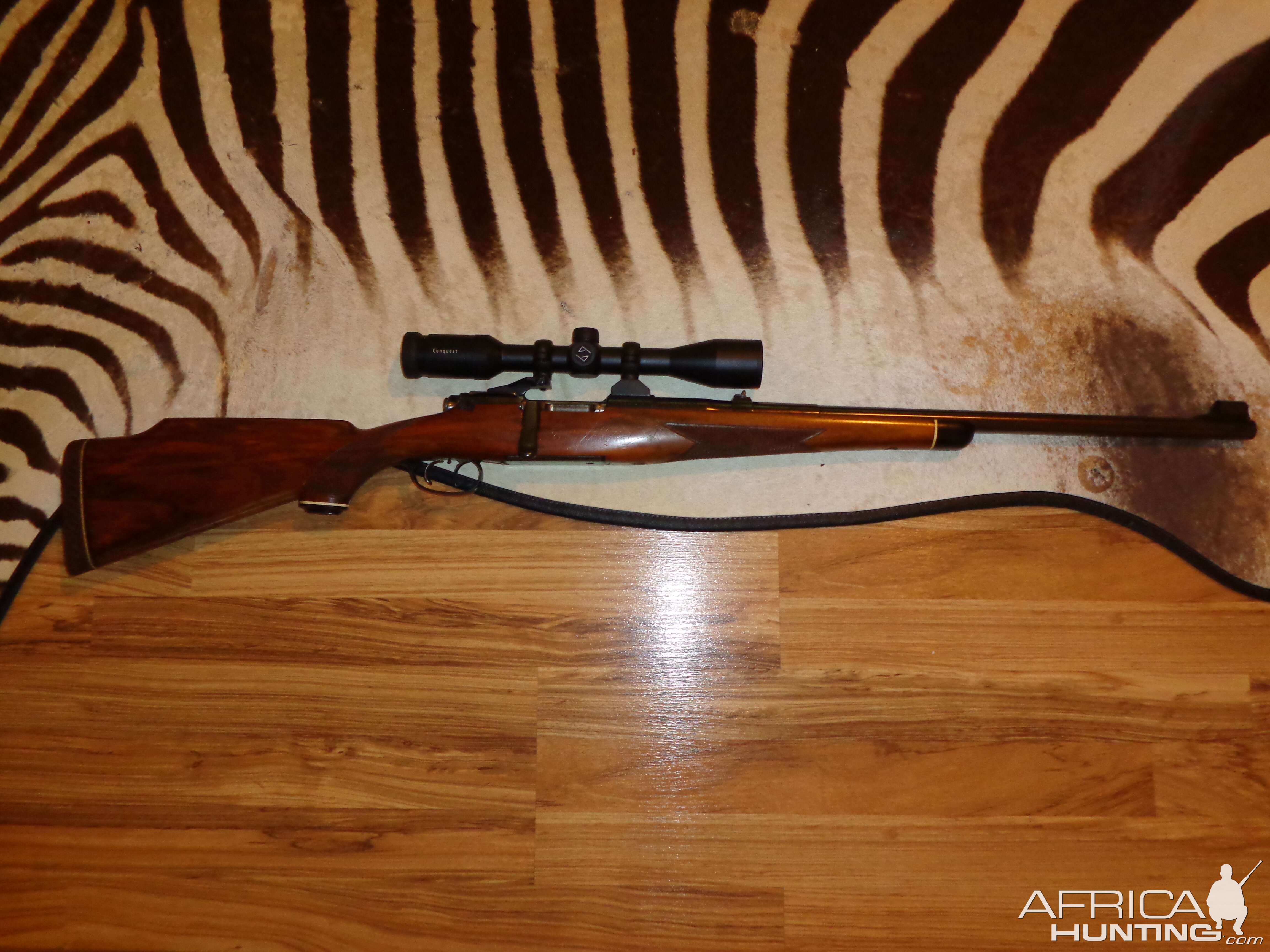Männlicher Magnum Rifle .338 Winchester Magnum