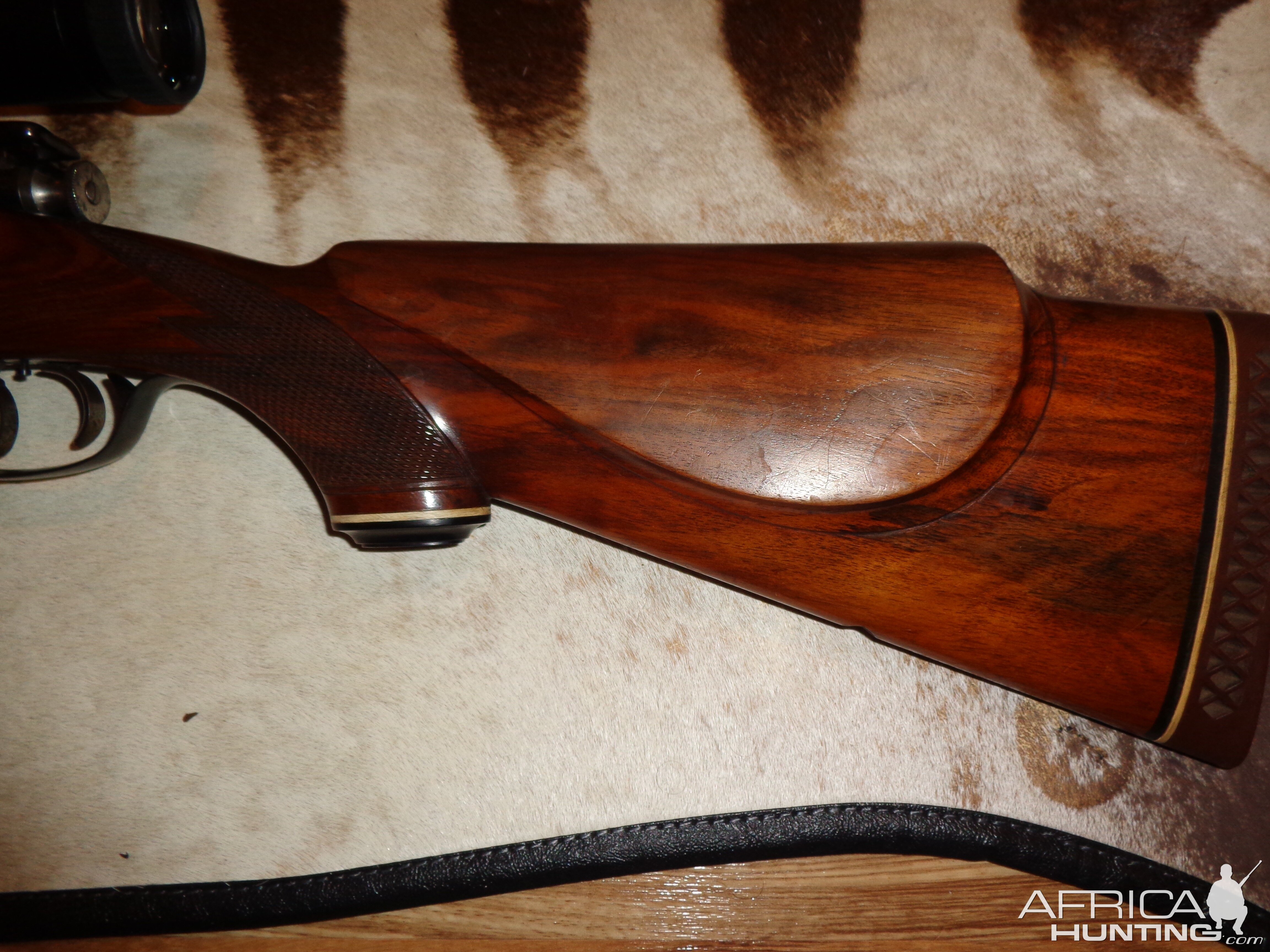 Männlicher Magnum Rifle .338 Winchester Magnum