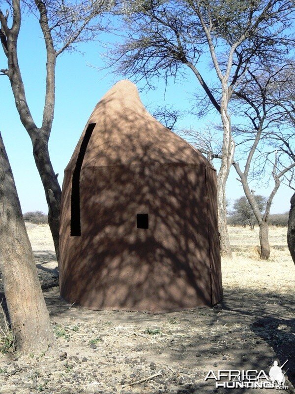 Movable bow hunting blind in the shape of a termite hill