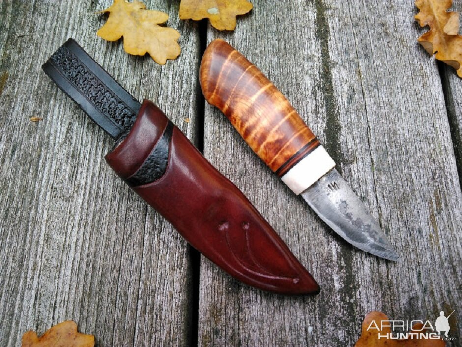 Neckers & smaller Knives of Scandinavian type