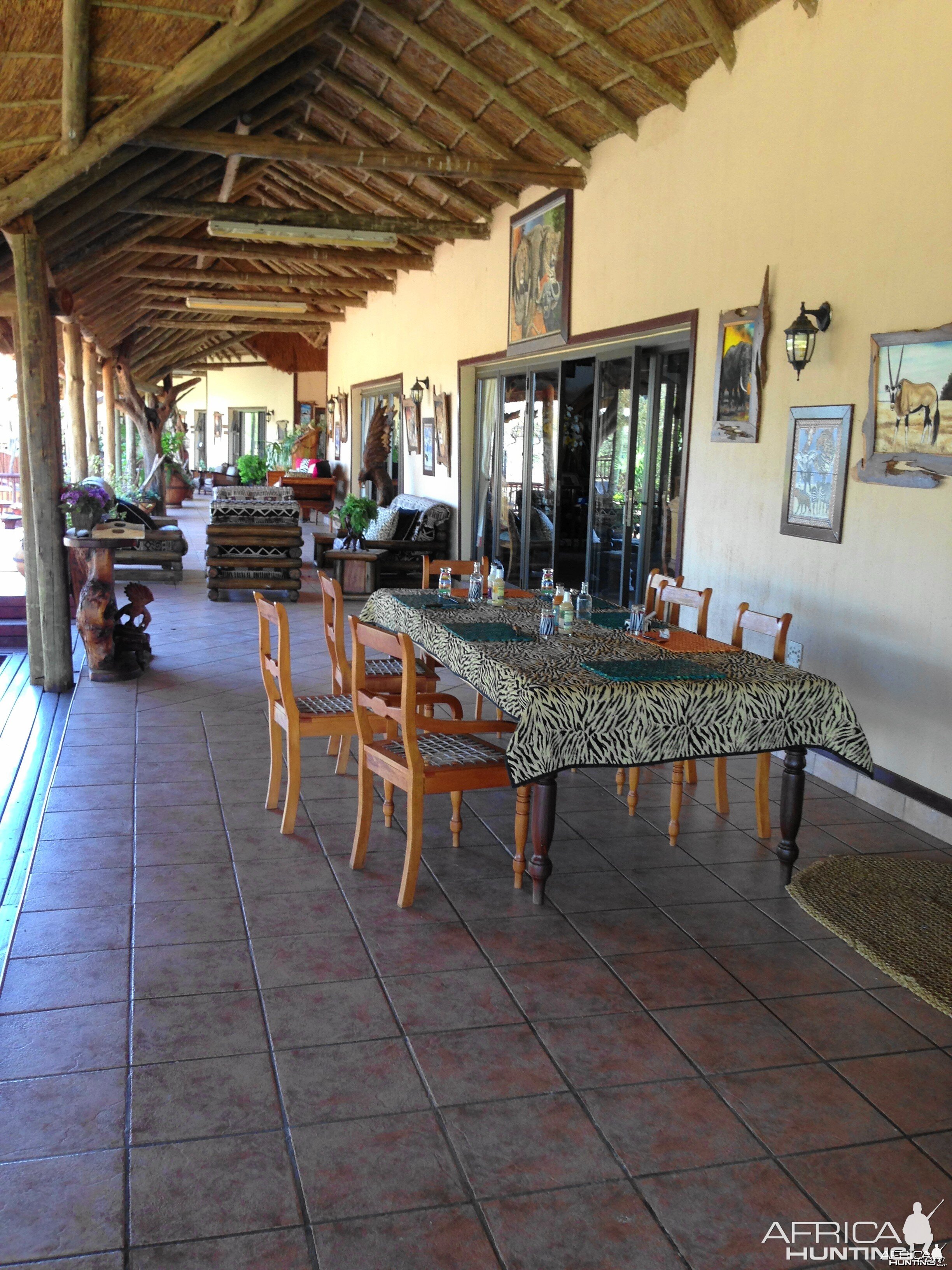 Outside dining area River Lodge Limcroma