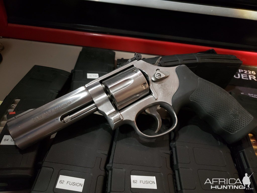 S&W 686-6-4 in 357 Mag Revolver