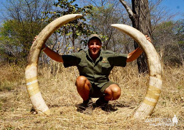 Safari Club International Names Jaco Oosthuizen International Hunter of the Year