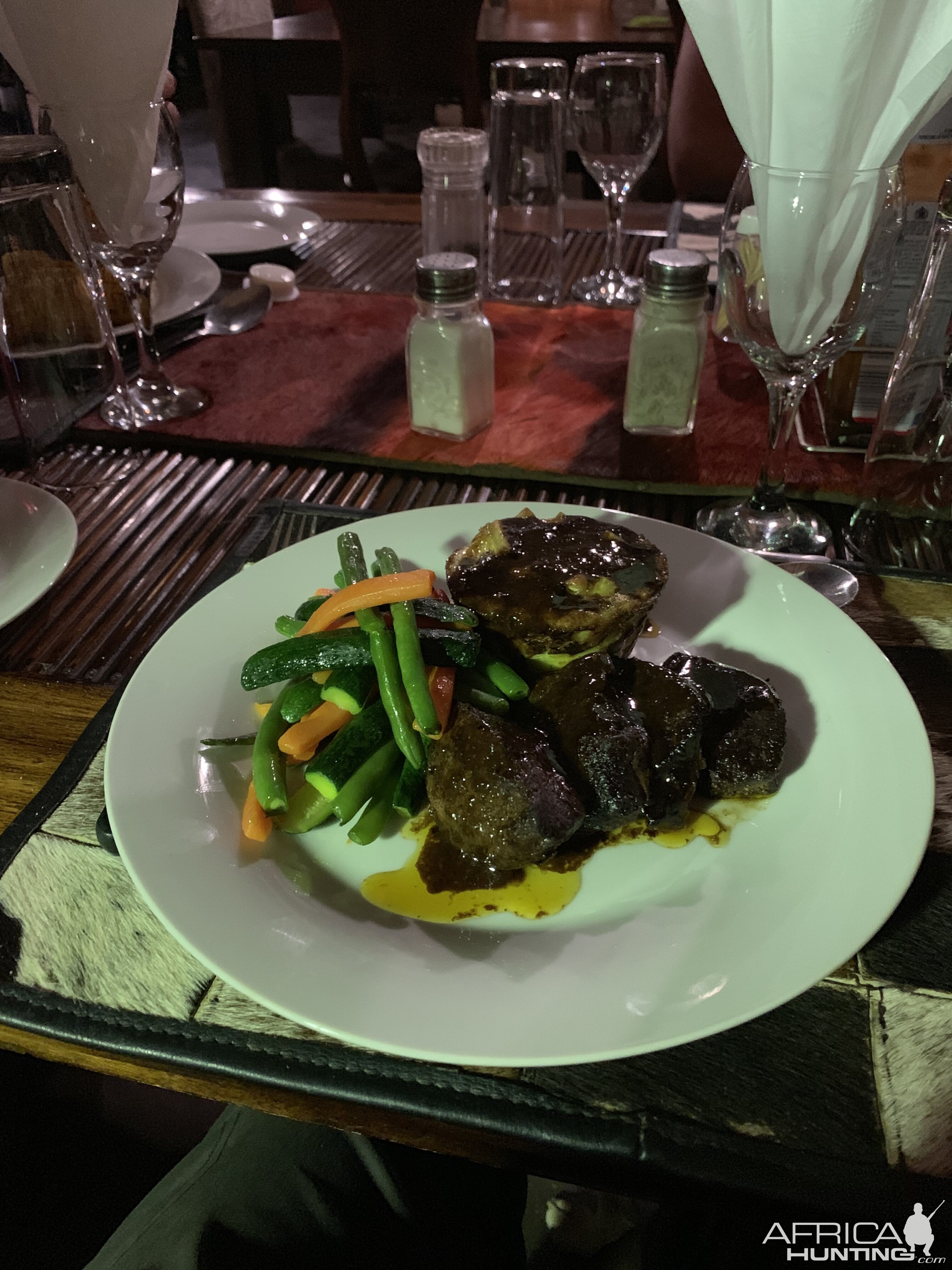 Springbok filets, macaroni and sautéed vegetables