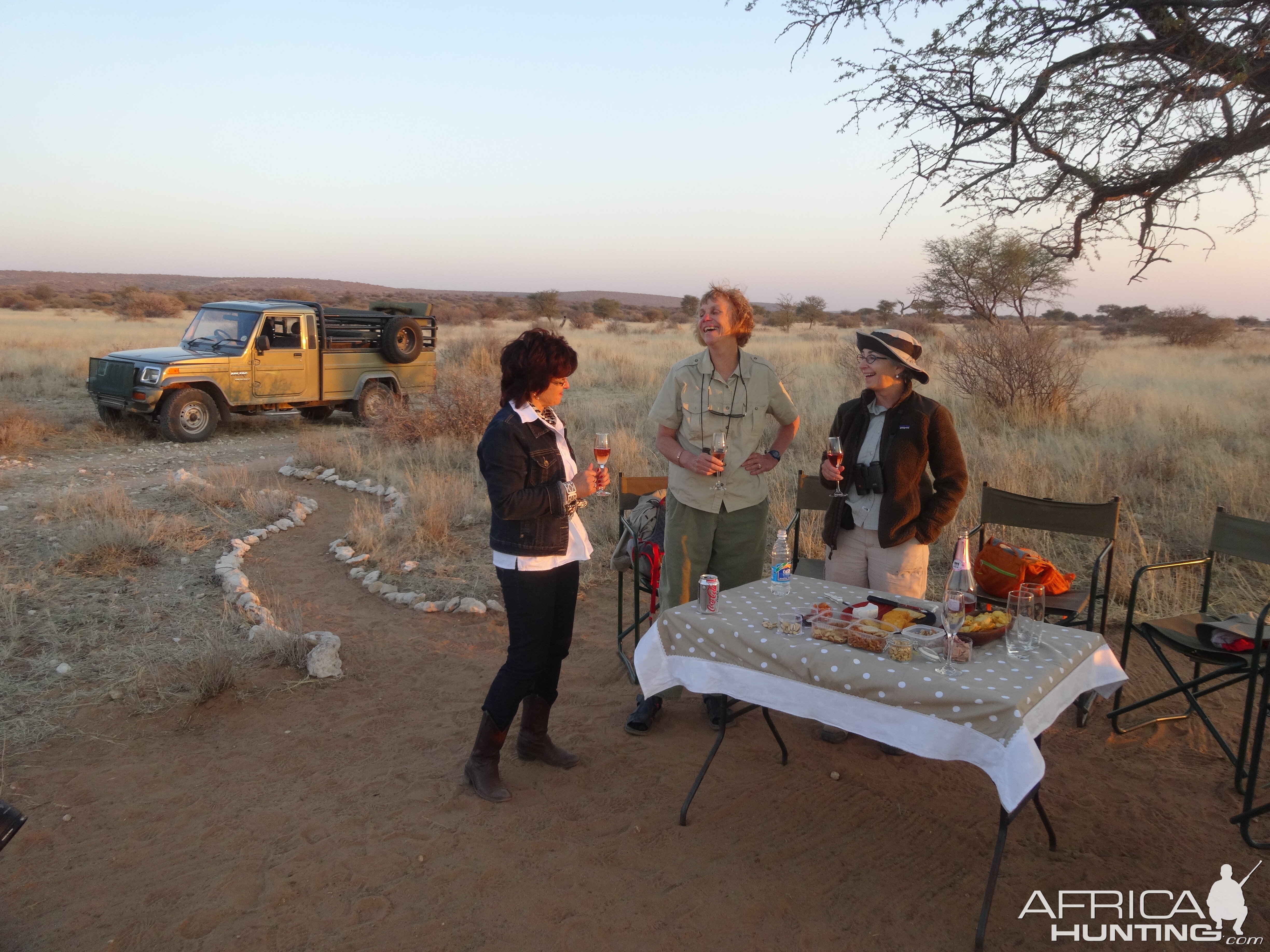 sundowner Ansie, Lucy, Moira