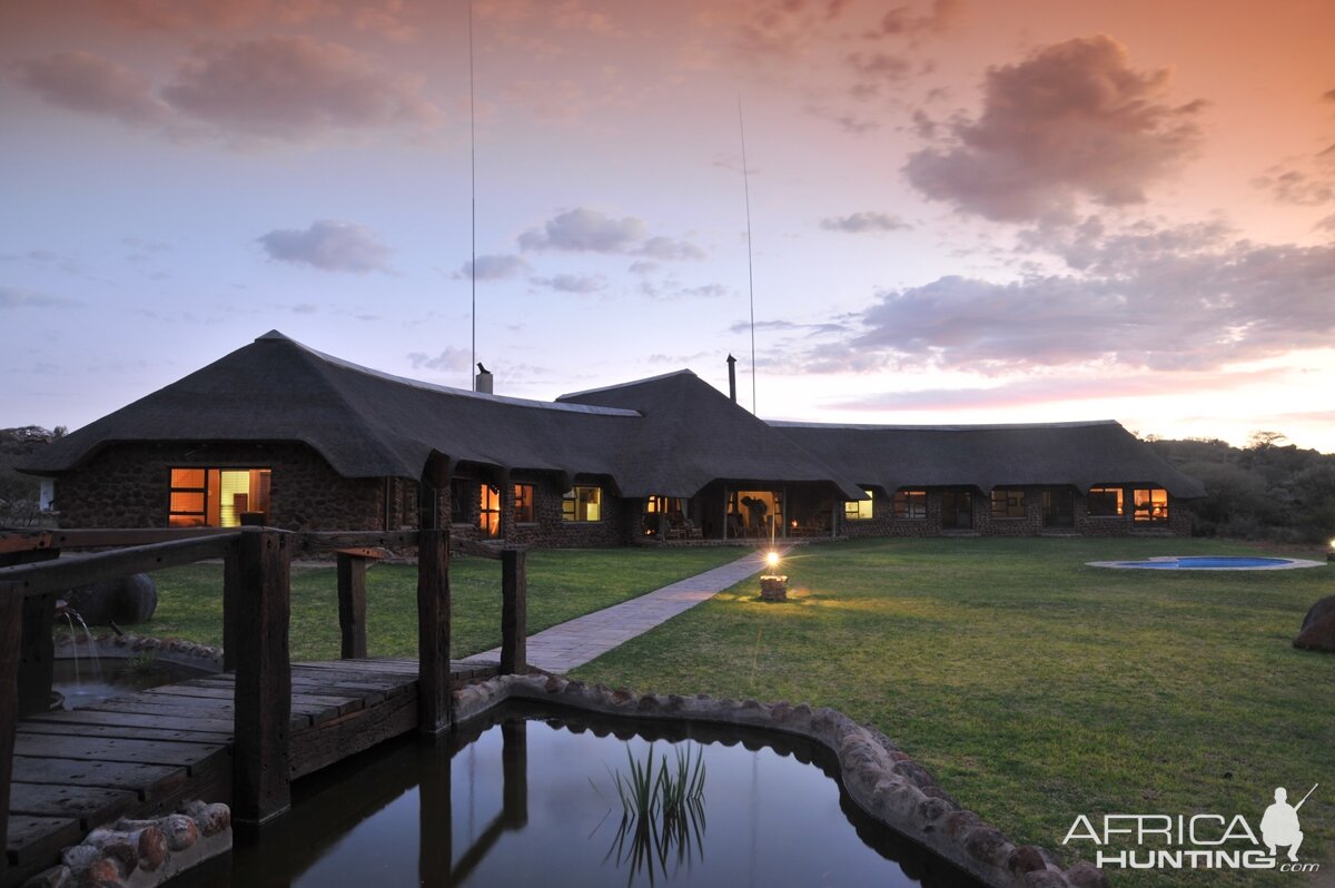 Wag n Bietjie Lodge - Wintershoek Johnny Vivier Safaris in South Africa