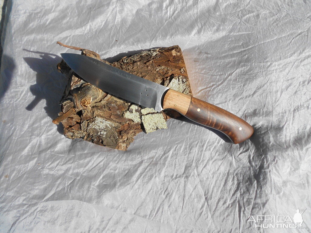 Wapiti Hunter Knife in Walnut & Hickory