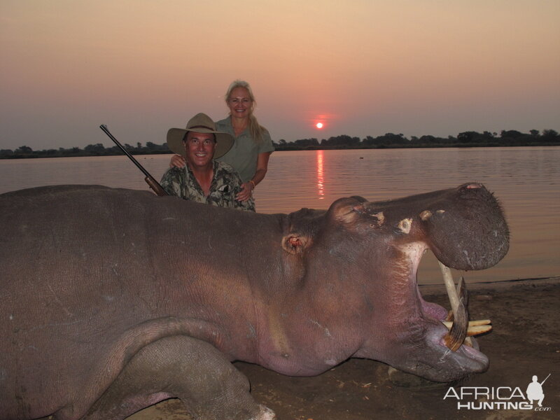 Zimbabwe Hunting Hippo