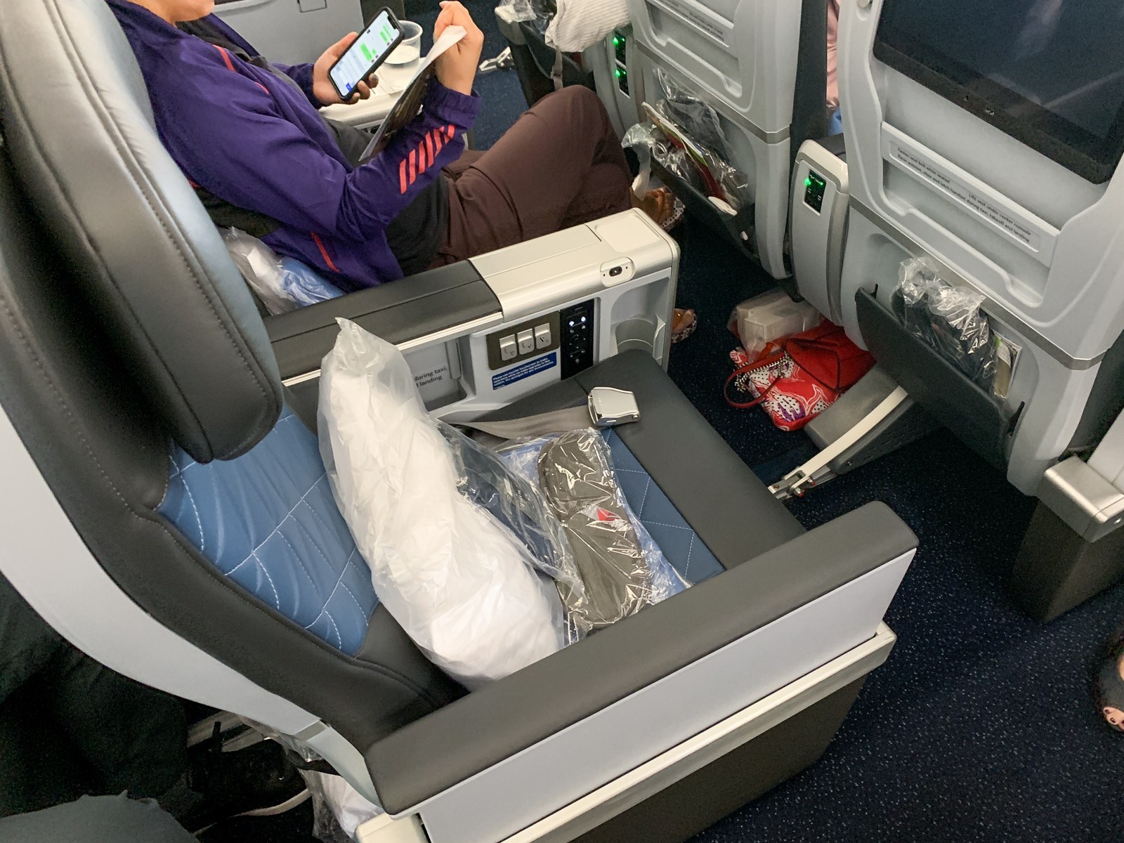 Delta gives first look of premium economy cabin, set for 2017 debut