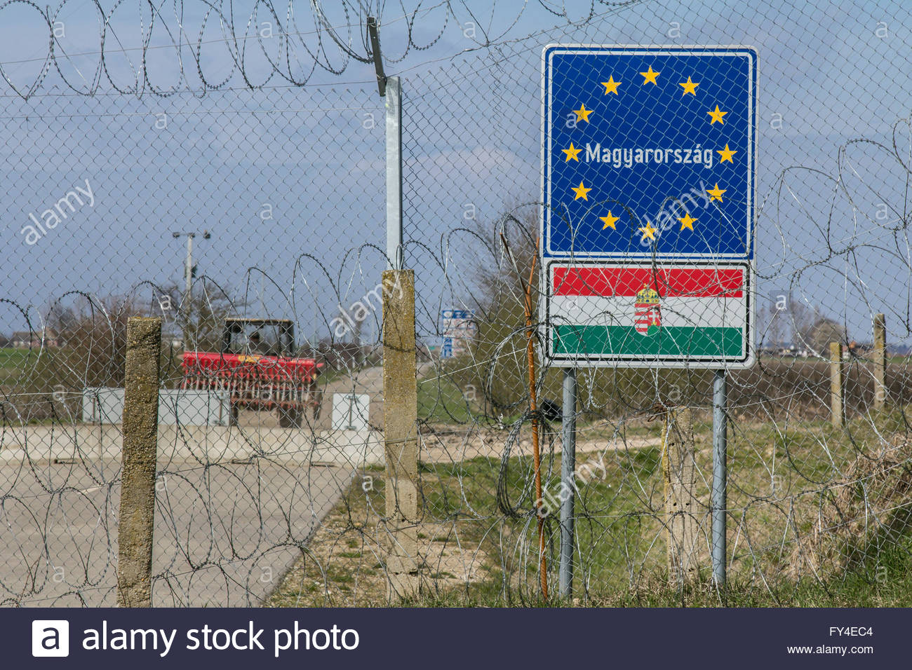 border-fence-between-rastina-serbia-and-bacsszentgyorgy-hungary-this-FY4EC4.jpg